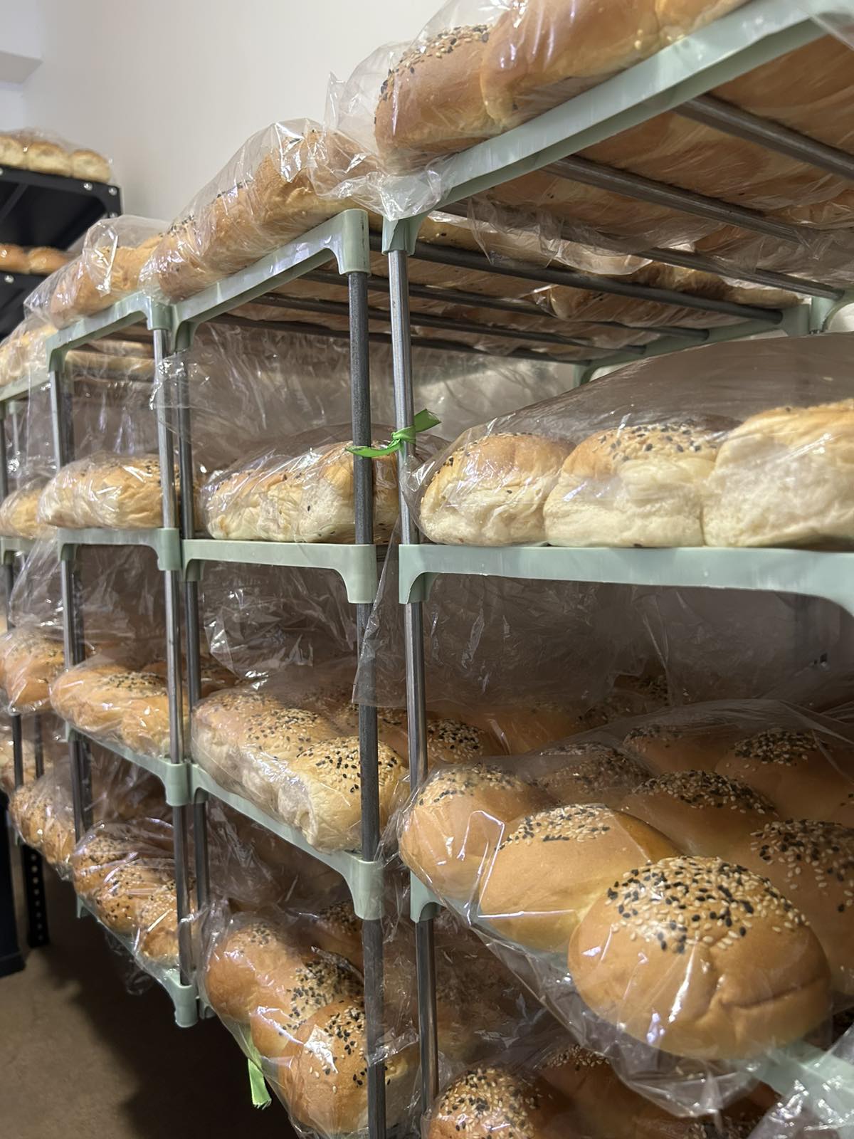 Freshly Baked Wholesale Burger Buns, Brioche, Pandesal and Loaves in Metro Manila